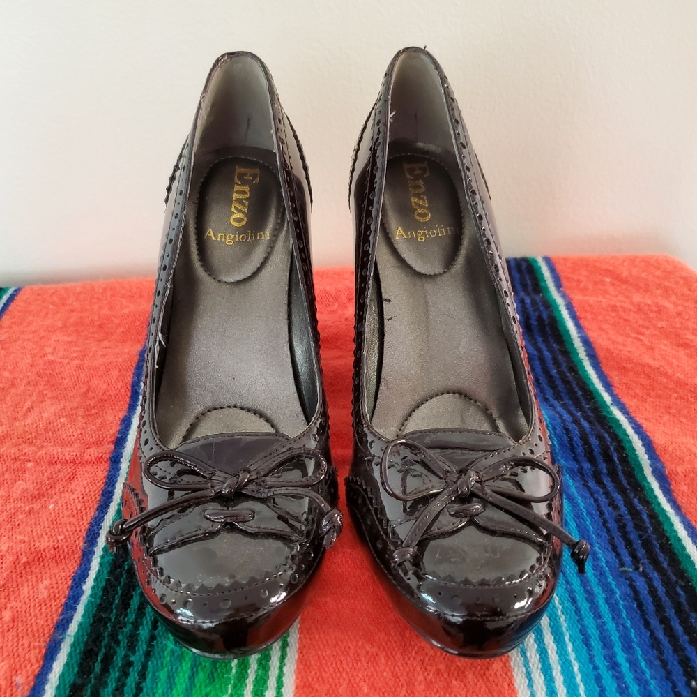 Vintage Enzo Angiolini brown patent leather wedges size 7. Like new.
